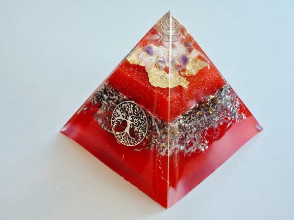 Orgonite pyramide rouge arbre de vie argenté